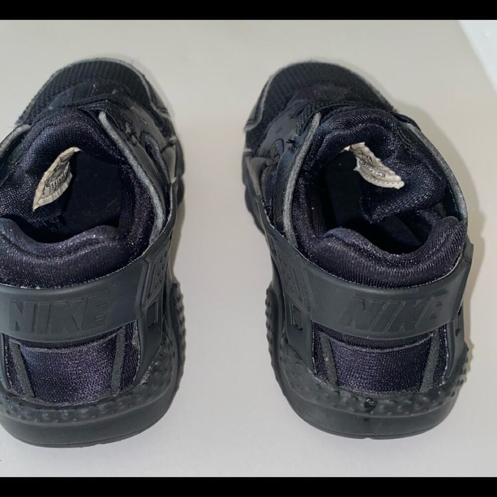 NIKE BOYS “SLIP ONS” SIZE 8 MINT - Picture 3 of 5